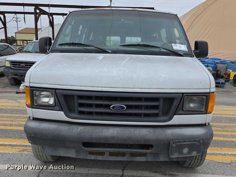 image for item FH6089 2004 Ford E350 van