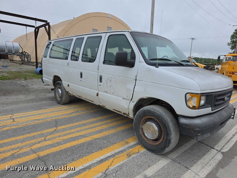 image for item FH6089 2004 Ford E350 van