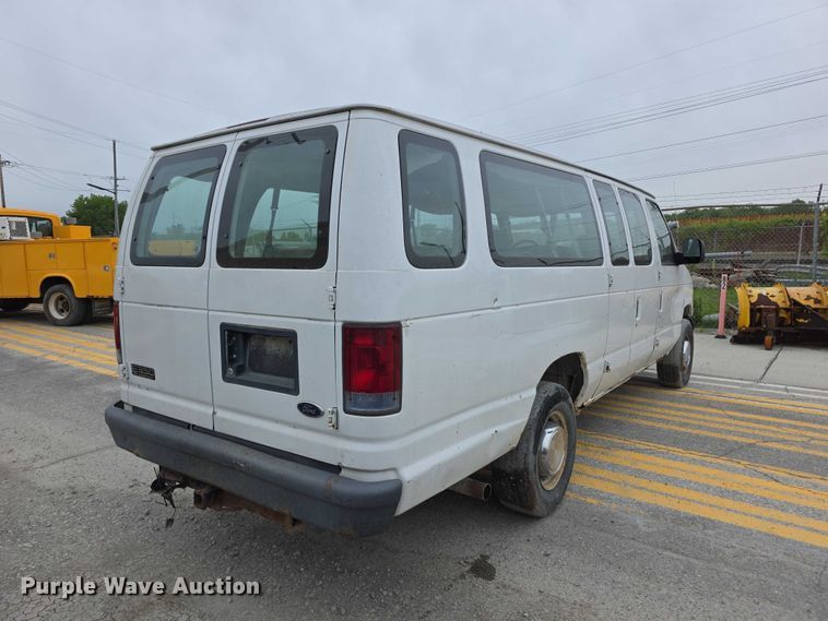 image for item FH6089 2004 Ford E350 van