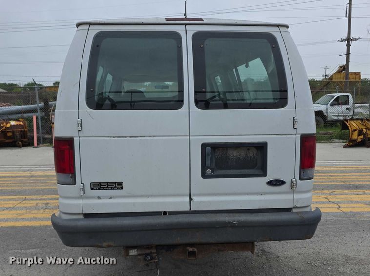 image for item FH6089 2004 Ford E350 van