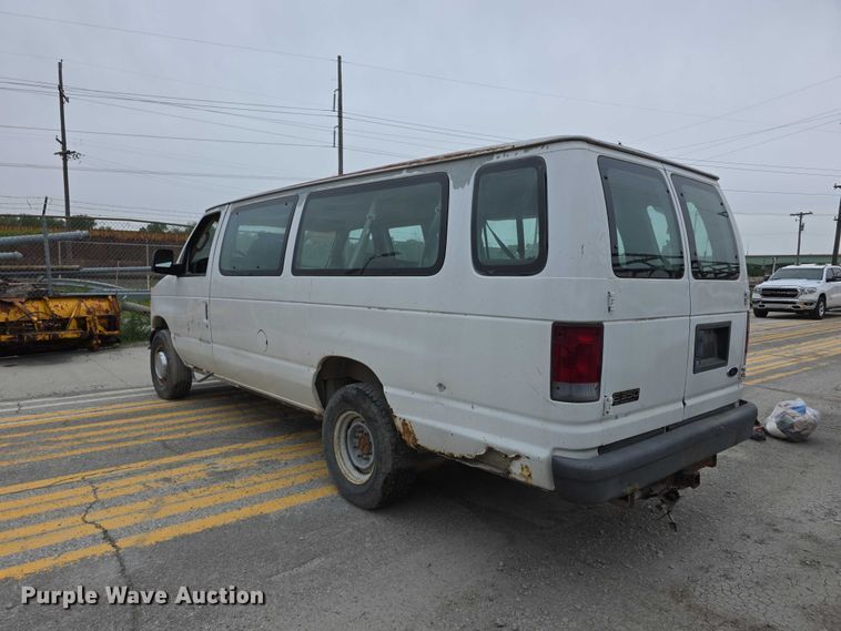 image for item FH6089 2004 Ford E350 van