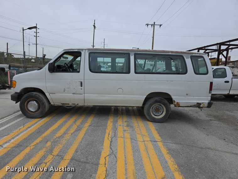 image for item FH6089 2004 Ford E350 van
