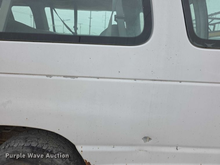 image for item FH6089 2004 Ford E350 van