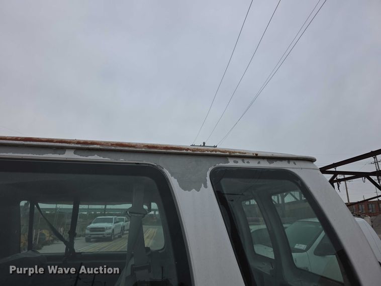 image for item FH6089 2004 Ford E350 van