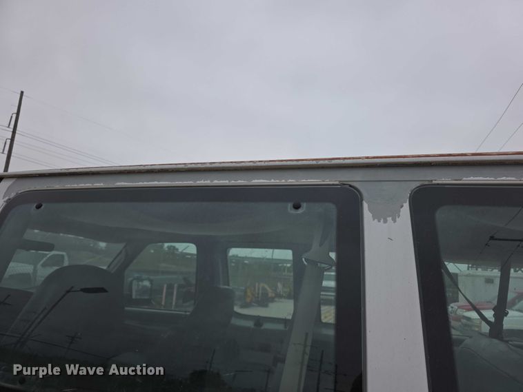 image for item FH6089 2004 Ford E350 van