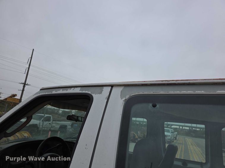 image for item FH6089 2004 Ford E350 van