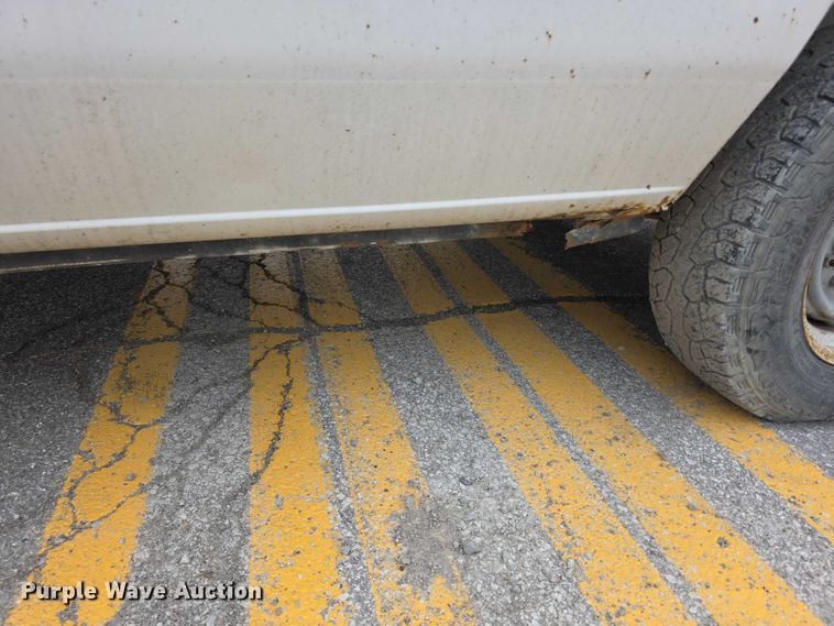 image for item FH6089 2004 Ford E350 van