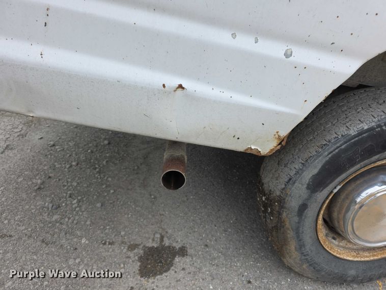 image for item FH6089 2004 Ford E350 van