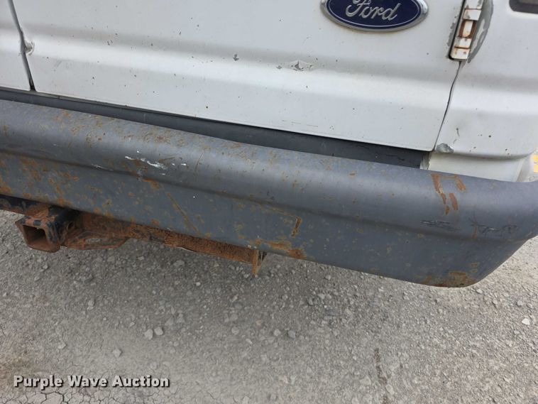 image for item FH6089 2004 Ford E350 van