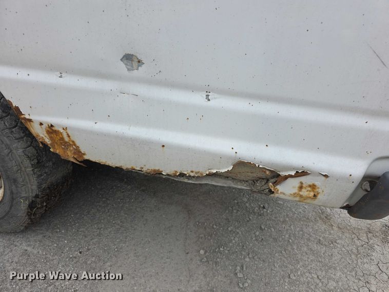 image for item FH6089 2004 Ford E350 van