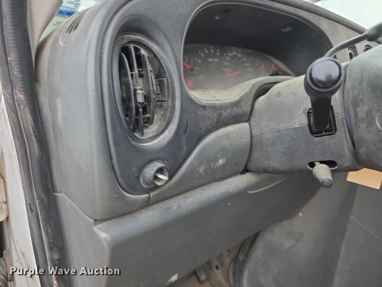 image for item FH6089 2004 Ford E350 van