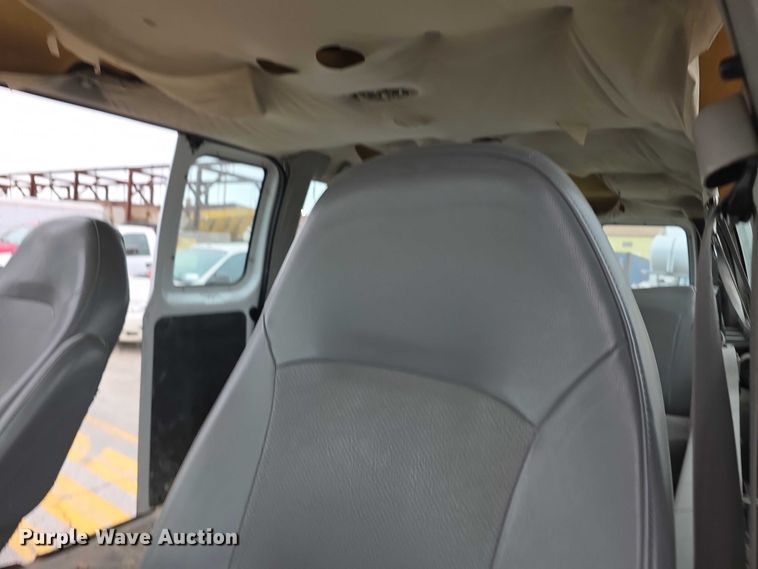 image for item FH6089 2004 Ford E350 van