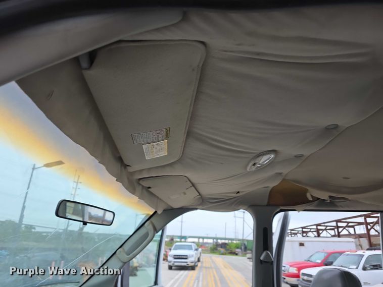 image for item FH6089 2004 Ford E350 van