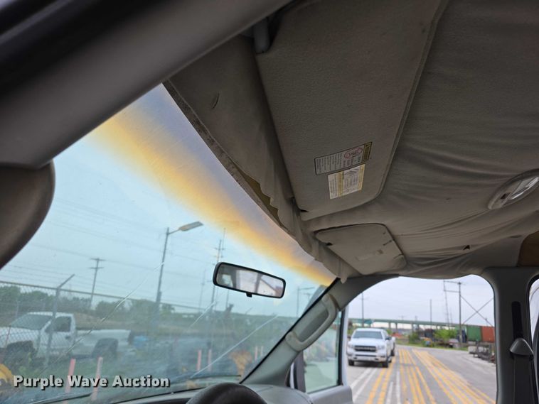 image for item FH6089 2004 Ford E350 van