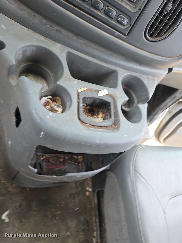 image for item FH6089 2004 Ford E350 van