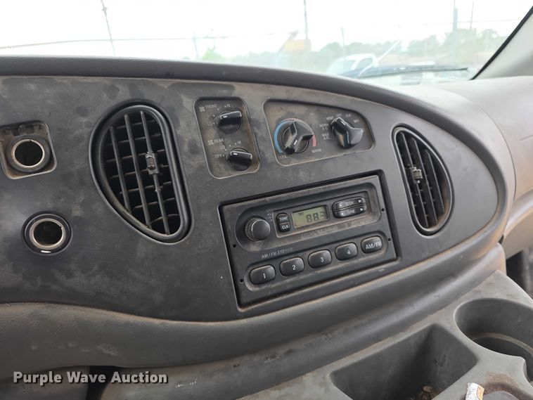 image for item FH6089 2004 Ford E350 van