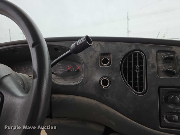 image for item FH6089 2004 Ford E350 van