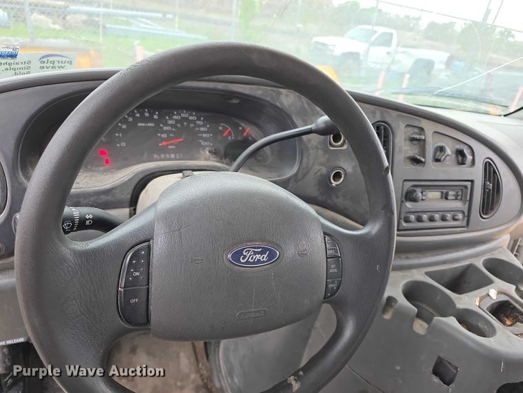 image for item FH6089 2004 Ford E350 van
