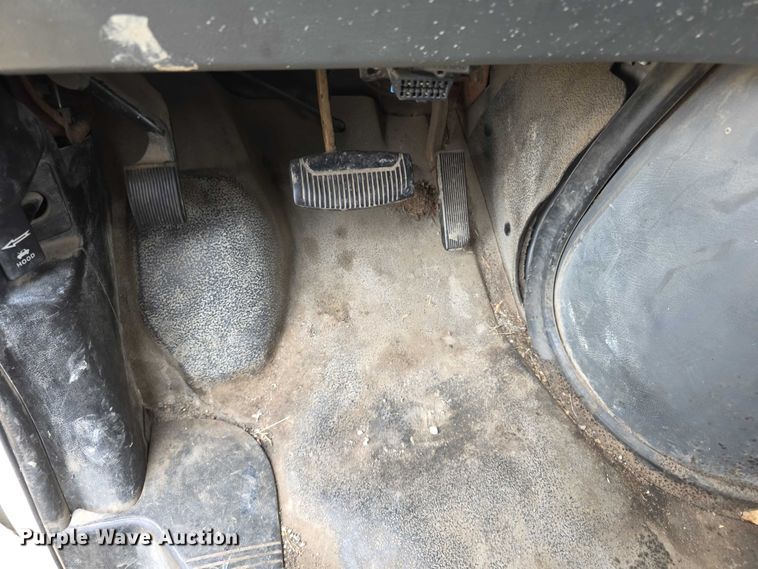 image for item FH6089 2004 Ford E350 van