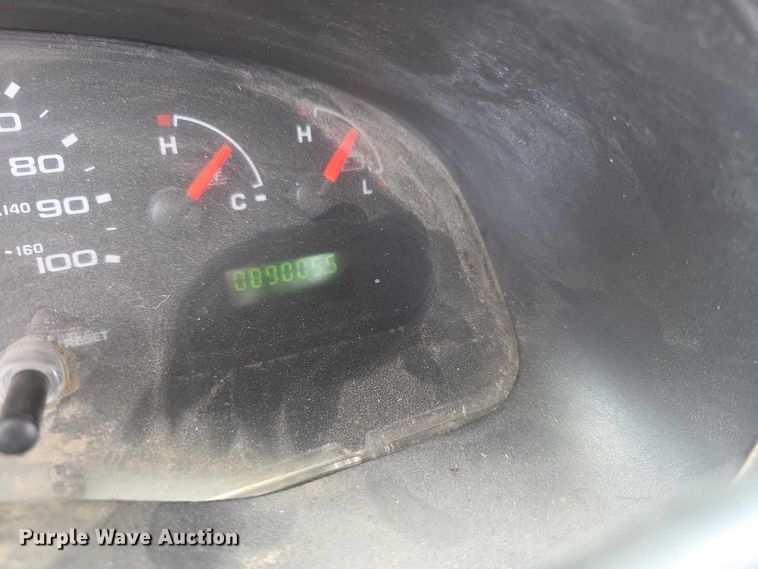 image for item FH6089 2004 Ford E350 van