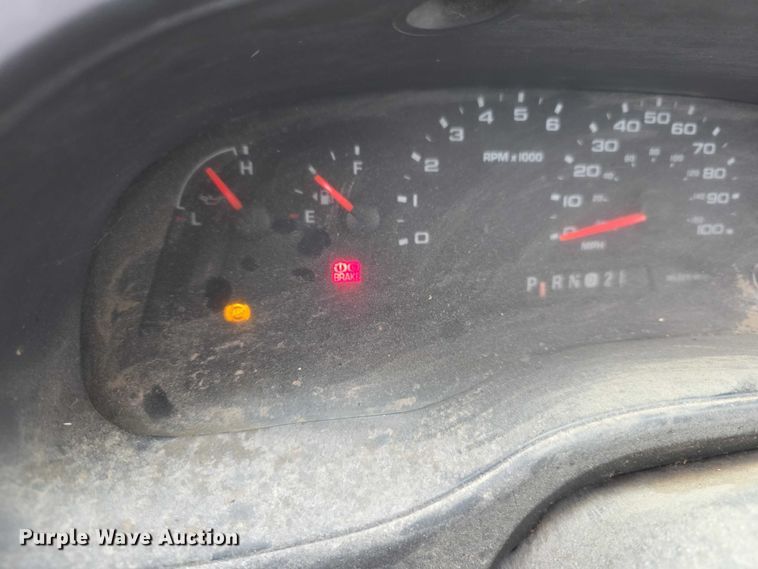 image for item FH6089 2004 Ford E350 van