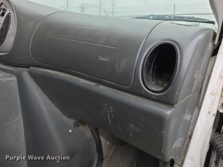 image for item FH6089 2004 Ford E350 van