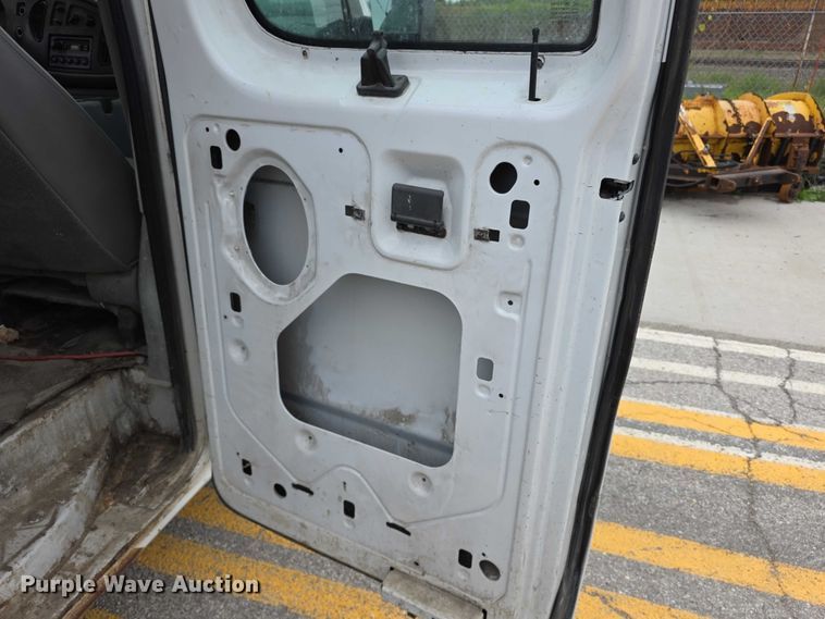 image for item FH6089 2004 Ford E350 van