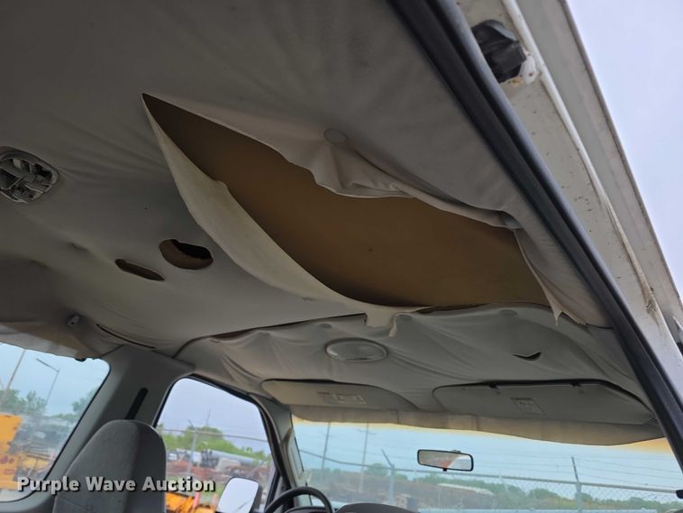 image for item FH6089 2004 Ford E350 van