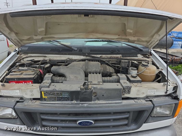 image for item FH6089 2004 Ford E350 van