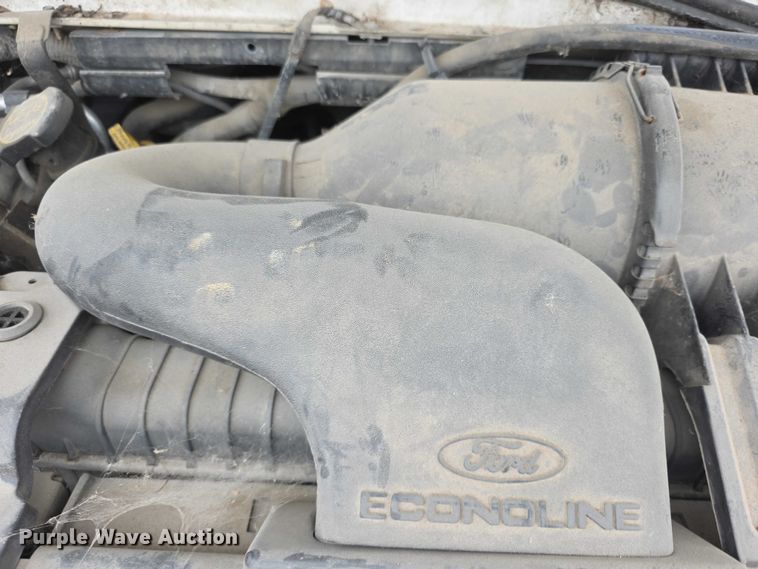image for item FH6089 2004 Ford E350 van