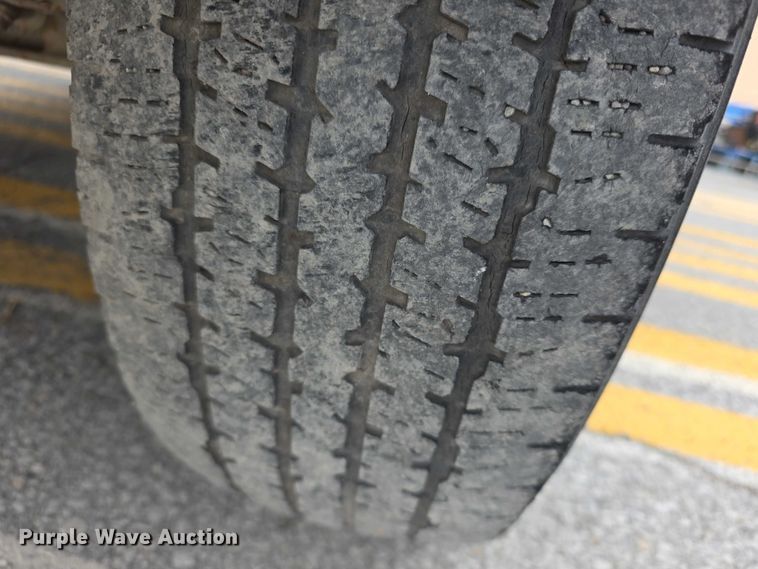 image for item FH6089 2004 Ford E350 van