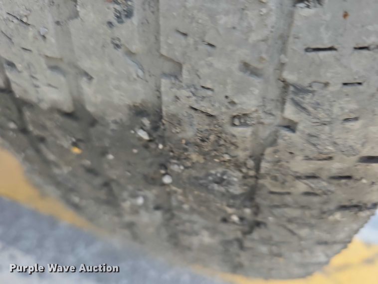 image for item FH6089 2004 Ford E350 van