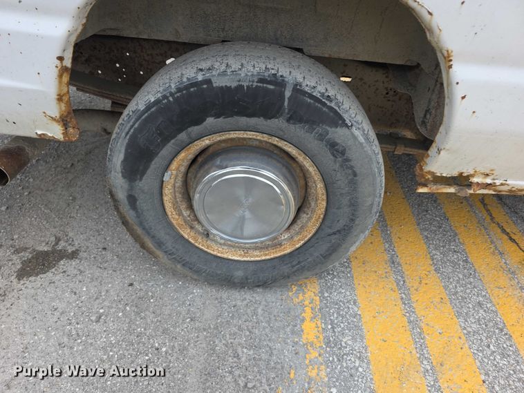 image for item FH6089 2004 Ford E350 van