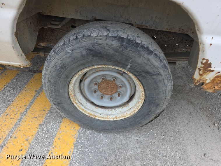 image for item FH6089 2004 Ford E350 van