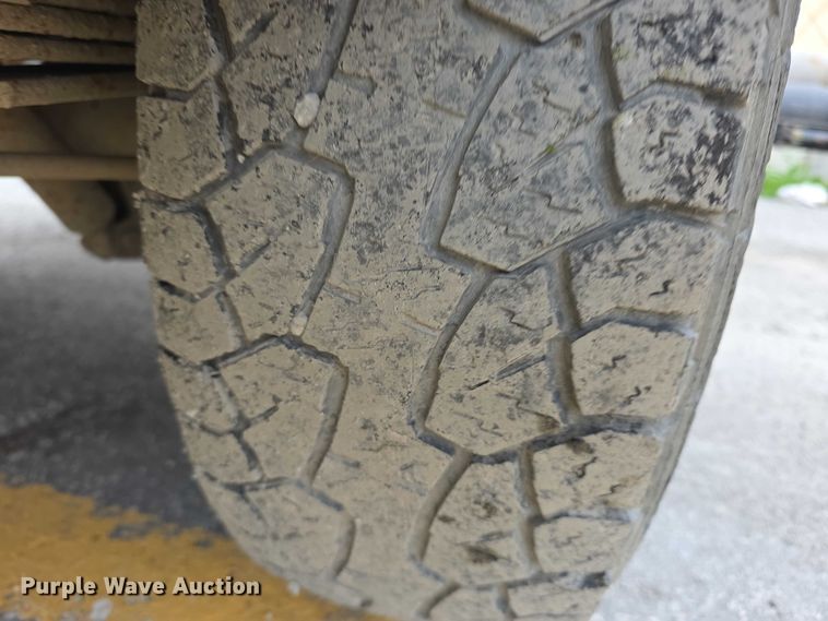 image for item FH6089 2004 Ford E350 van