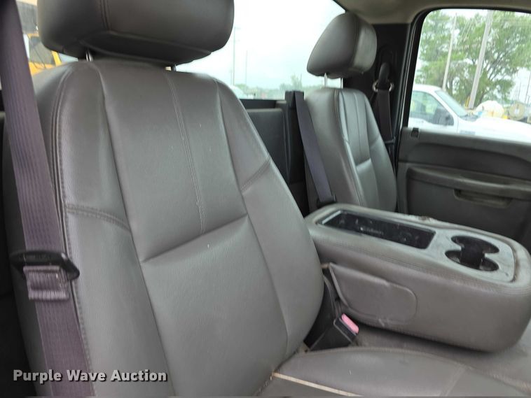 image for item FH6090 2014 Chevrolet Silverado 2500HD pickup truck