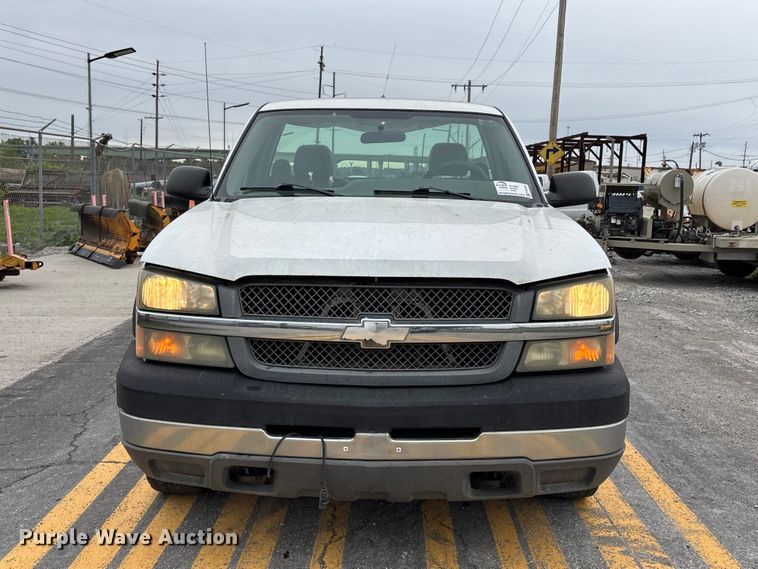 image for item FH6091 2004 Chevrolet Silverado 2500HD pickup truck
