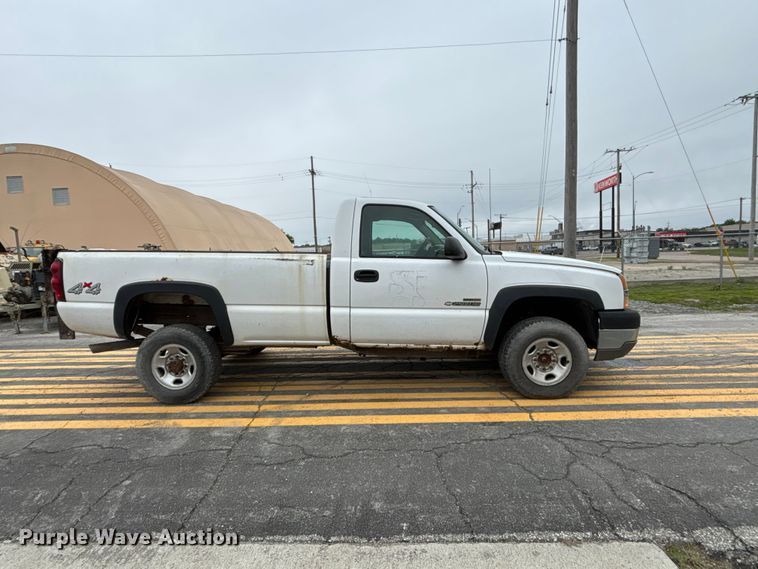 image for item FH6091 2004 Chevrolet Silverado 2500HD pickup truck