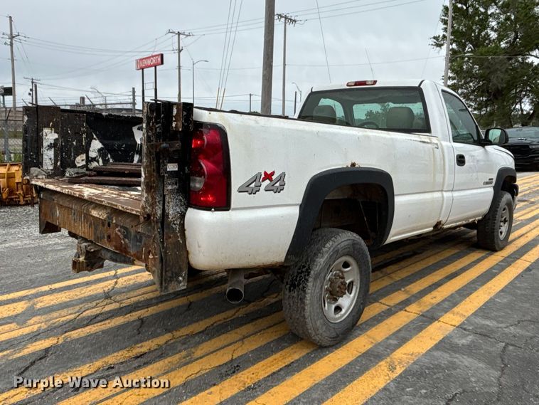 image for item FH6091 2004 Chevrolet Silverado 2500HD pickup truck