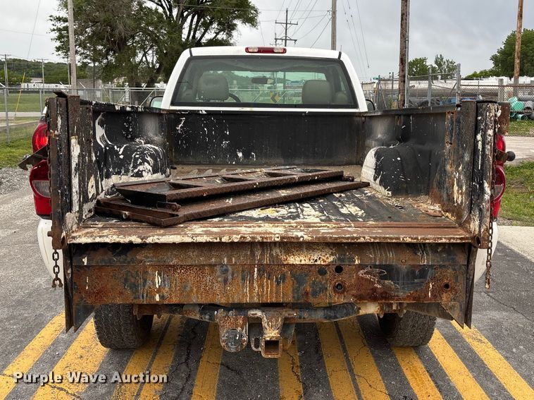 image for item FH6091 2004 Chevrolet Silverado 2500HD pickup truck