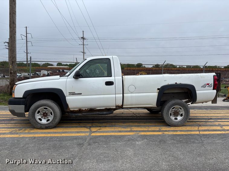 image for item FH6091 2004 Chevrolet Silverado 2500HD pickup truck