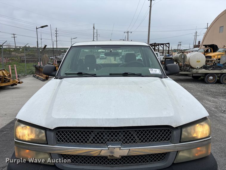 image for item FH6091 2004 Chevrolet Silverado 2500HD pickup truck