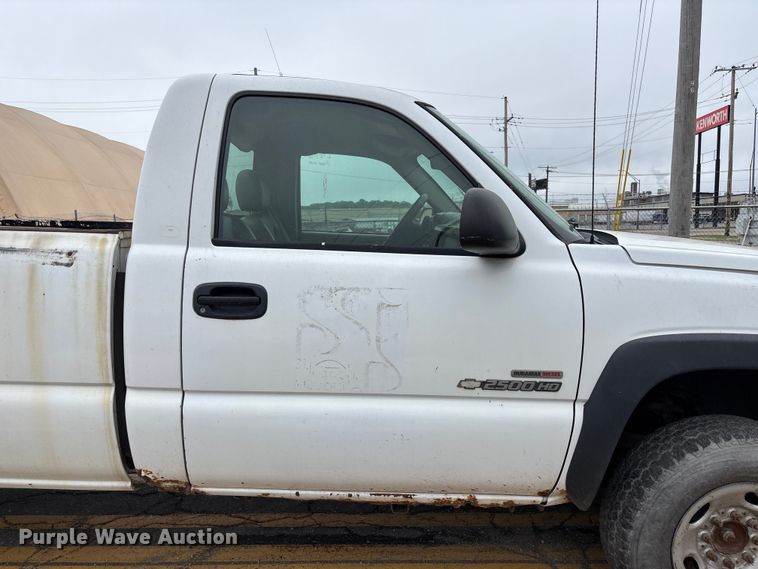 image for item FH6091 2004 Chevrolet Silverado 2500HD pickup truck