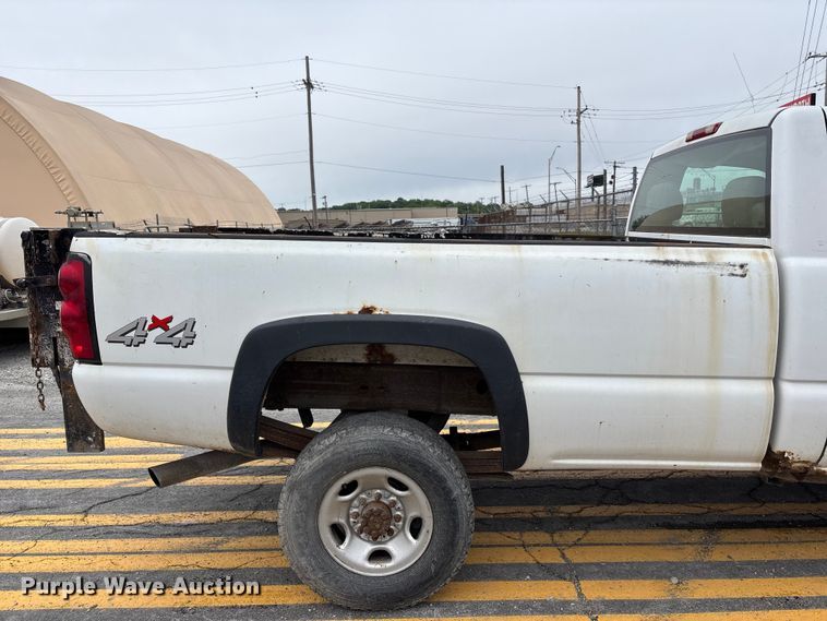 image for item FH6091 2004 Chevrolet Silverado 2500HD pickup truck
