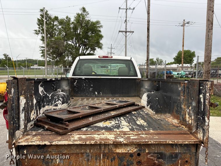 image for item FH6091 2004 Chevrolet Silverado 2500HD pickup truck