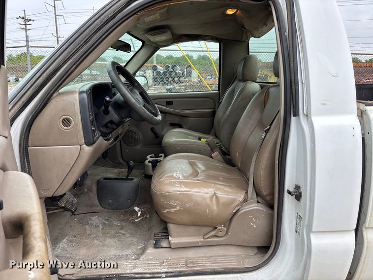 image for item FH6091 2004 Chevrolet Silverado 2500HD pickup truck