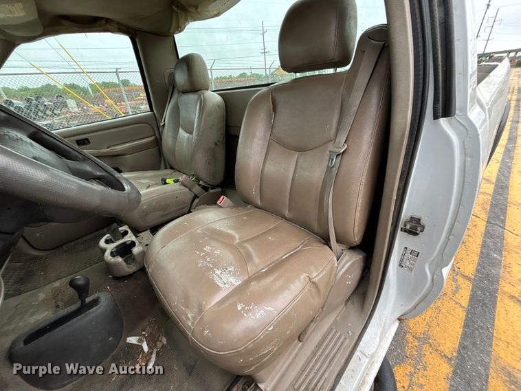 image for item FH6091 2004 Chevrolet Silverado 2500HD pickup truck