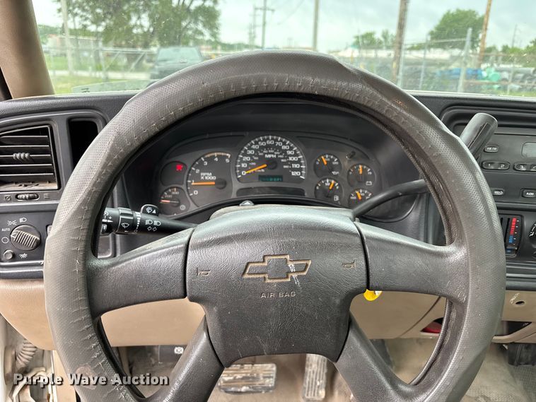 image for item FH6091 2004 Chevrolet Silverado 2500HD pickup truck