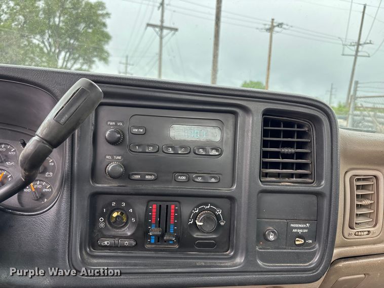 image for item FH6091 2004 Chevrolet Silverado 2500HD pickup truck