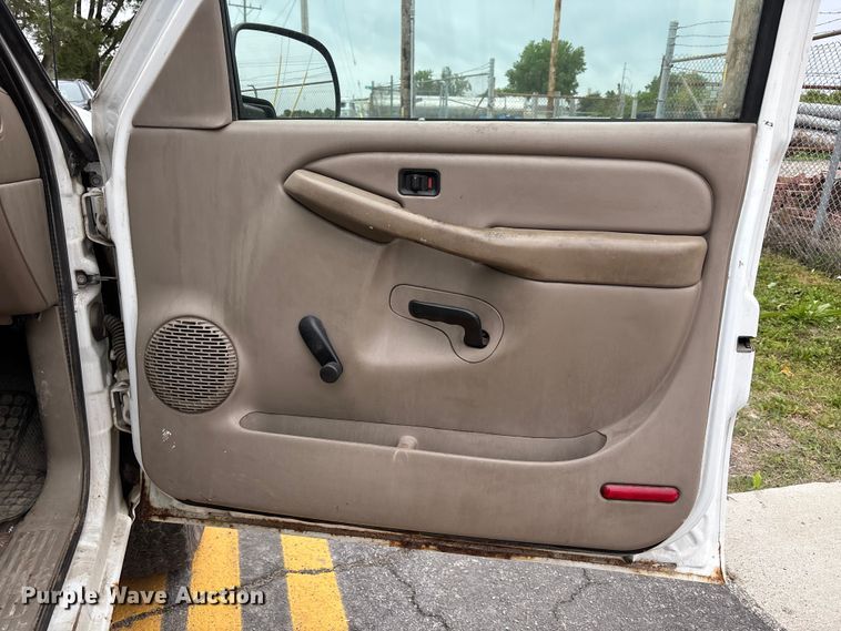 image for item FH6091 2004 Chevrolet Silverado 2500HD pickup truck
